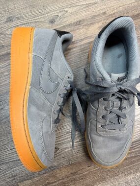 Kids Nike Air Force 1 Grey Canvas Sneakers w/ Gum Sole Shoe Size 6Y